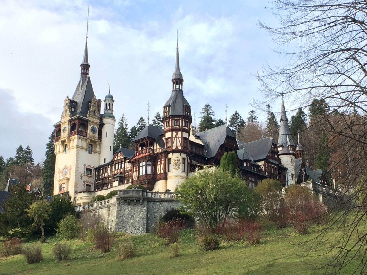 Getting closer to Peleș Castle